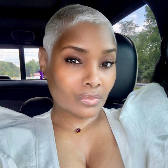 Meet your Posher, Toia - Picture 1 of 1